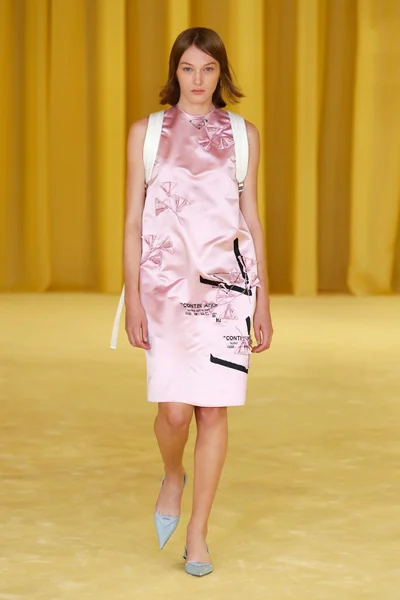 Look 16